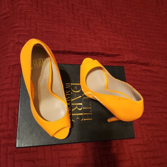 Women's size 6.5 Orange Open Toe Pump - Picture 4 of 4